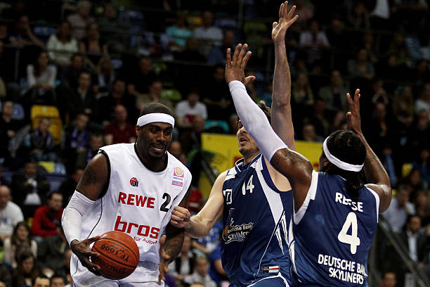 入福法纳 入福法纳