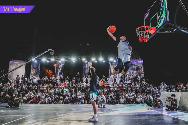 体育总监的 体育总监的