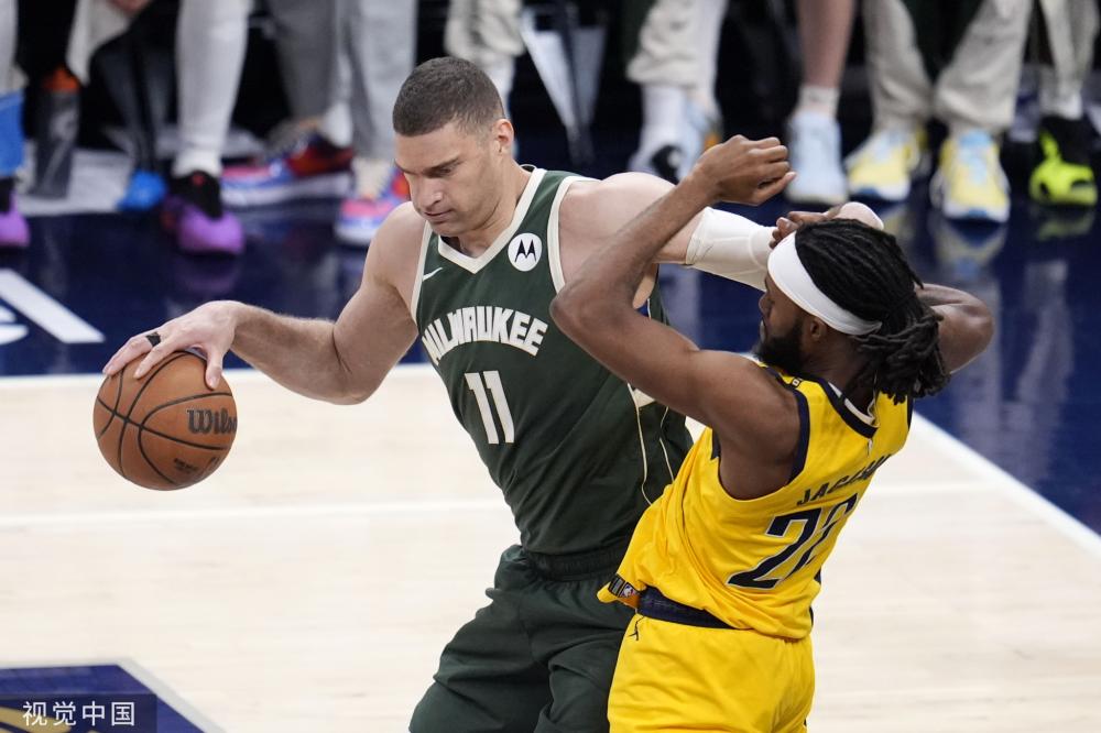 将球踢给了 将球踢给了